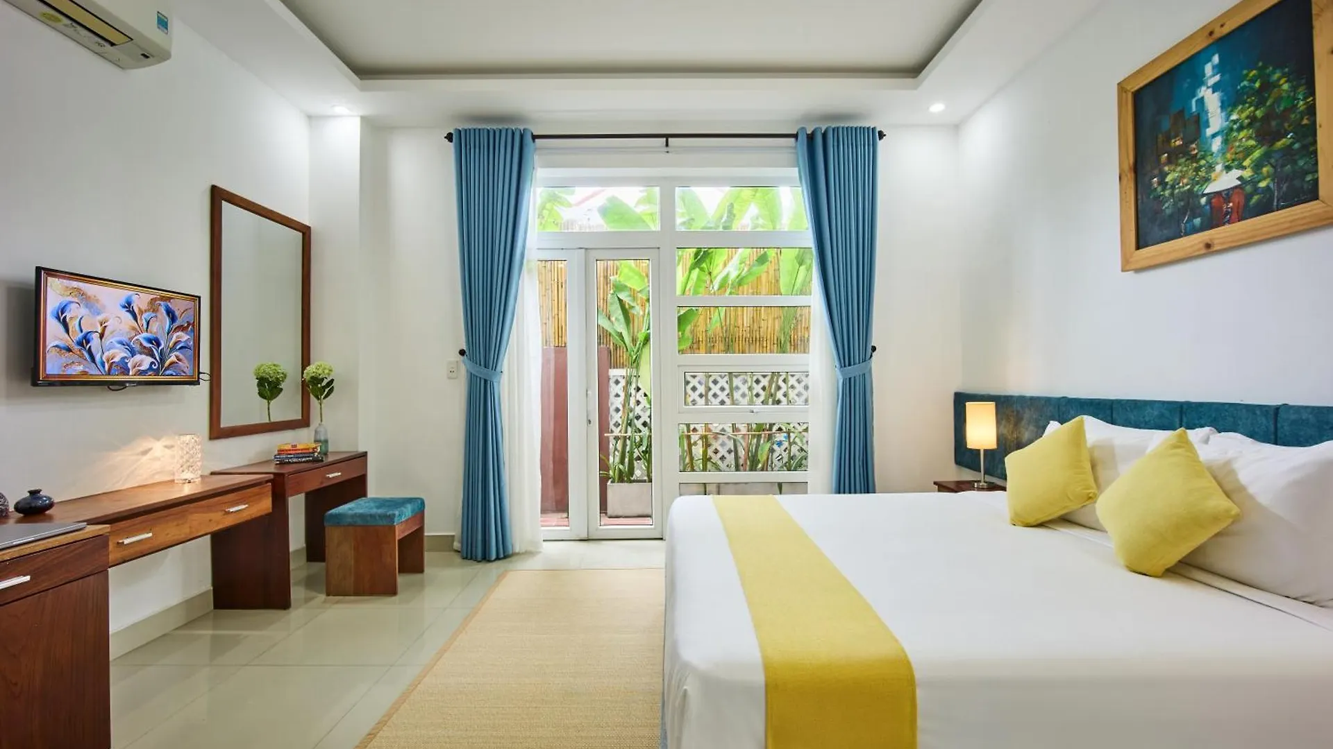 Nelly Villa Hoi An